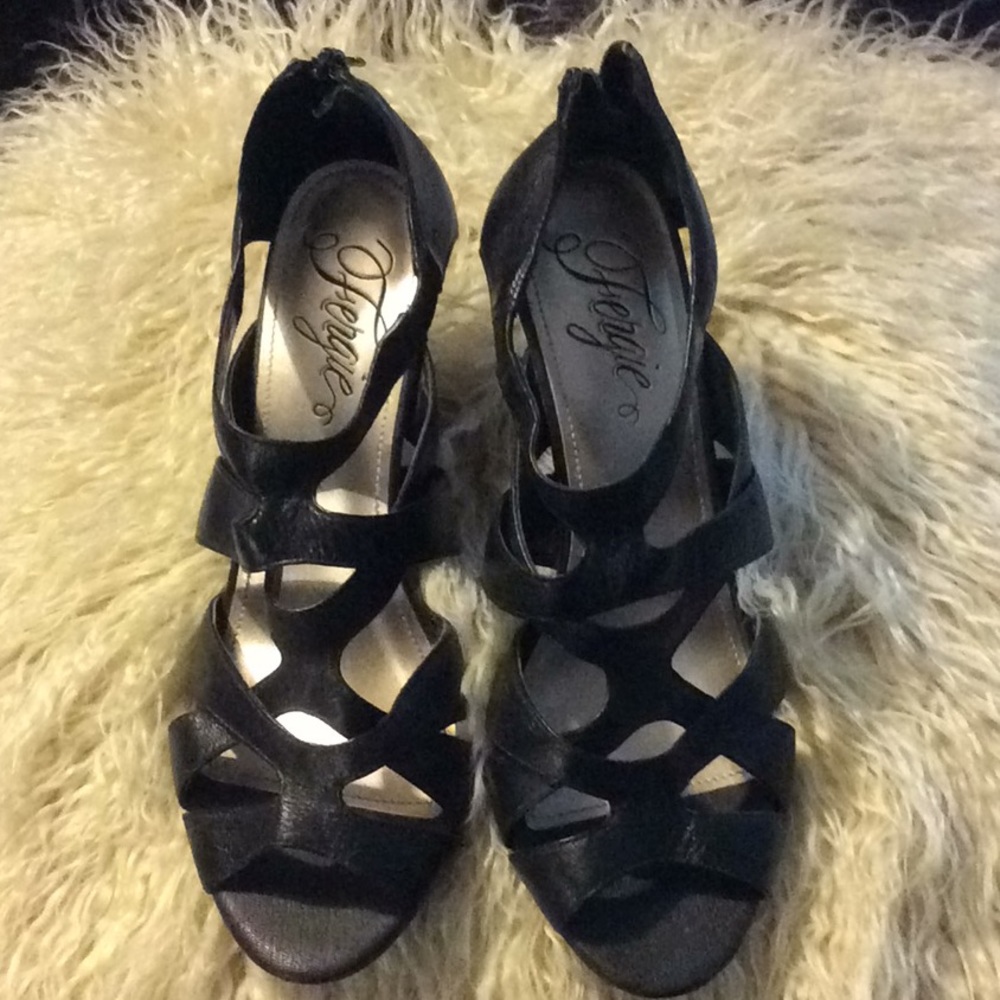 FERGIE Black Peep Toe Strappy heels